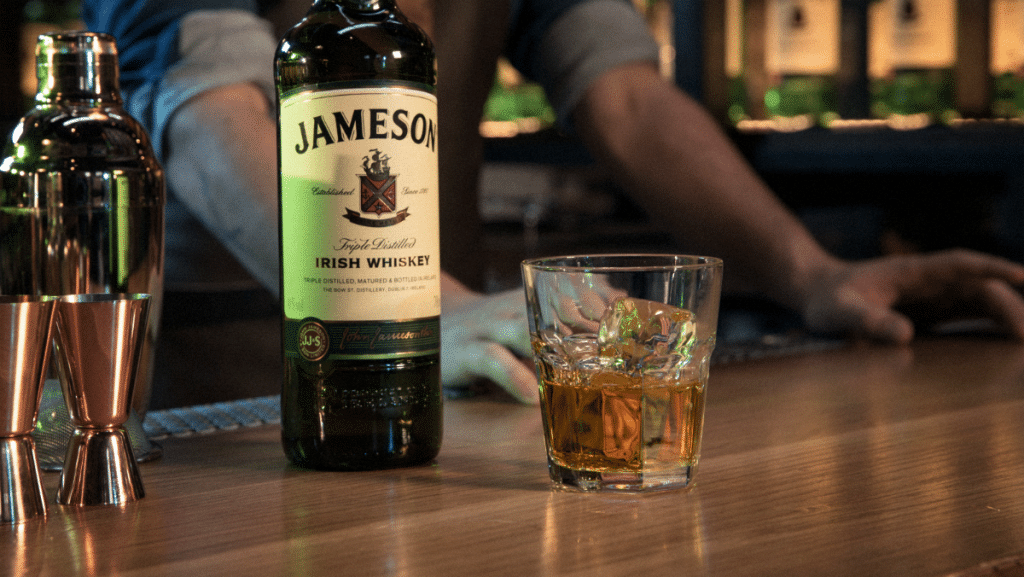 Jameson l histoire les caractéristiques du célèbre whisky Irlandais