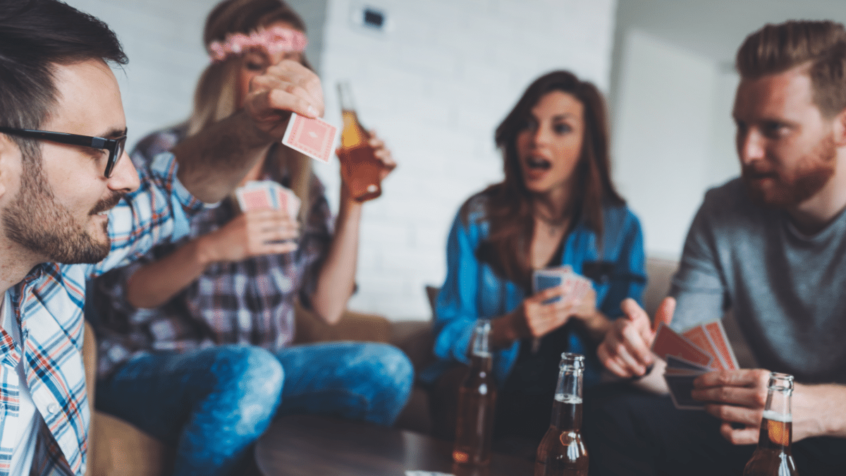 Les meilleurs jeux d'alcool simples pour animer vos soirées - Apéritissimo  - février 2024